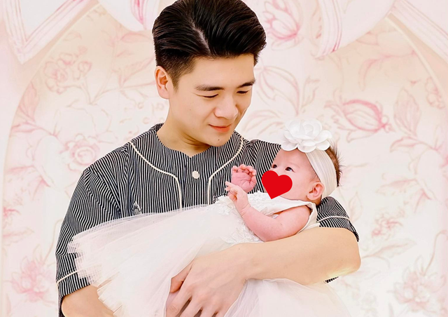 "Bố đơn thân nghìn tỷ" nhà bầu Hiển khoe body 6 múi cực phẩm, vibe khác hẳn lúc chăm con- Ảnh 3.