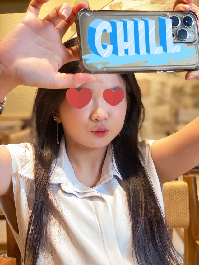 "Bạo tay" kéo áo khoe nội y hờ hững, một gái xinh TikTok nhận phản ứng trái chiều- Ảnh 2. "Bạo tay" kéo áo khoe nội y hờ hững, một gái xinh TikTok nhận phản ứng trái chiều- Ảnh 2.