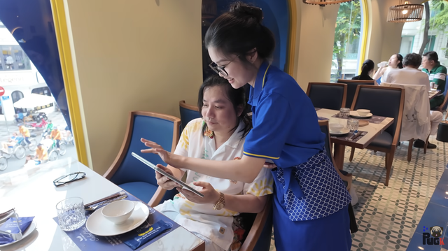 Khoa Pug đã quá giàu trước tuổi 30 nhưng chỉ 1 hành xử nhỏ với người phục vụ bàn liền lộ ra tất cả- Ảnh 1. Khoa Pug đã quá giàu trước tuổi 30 nhưng chỉ 1 hành xử nhỏ với người phục vụ bàn liền lộ ra tất cả- Ảnh 1.