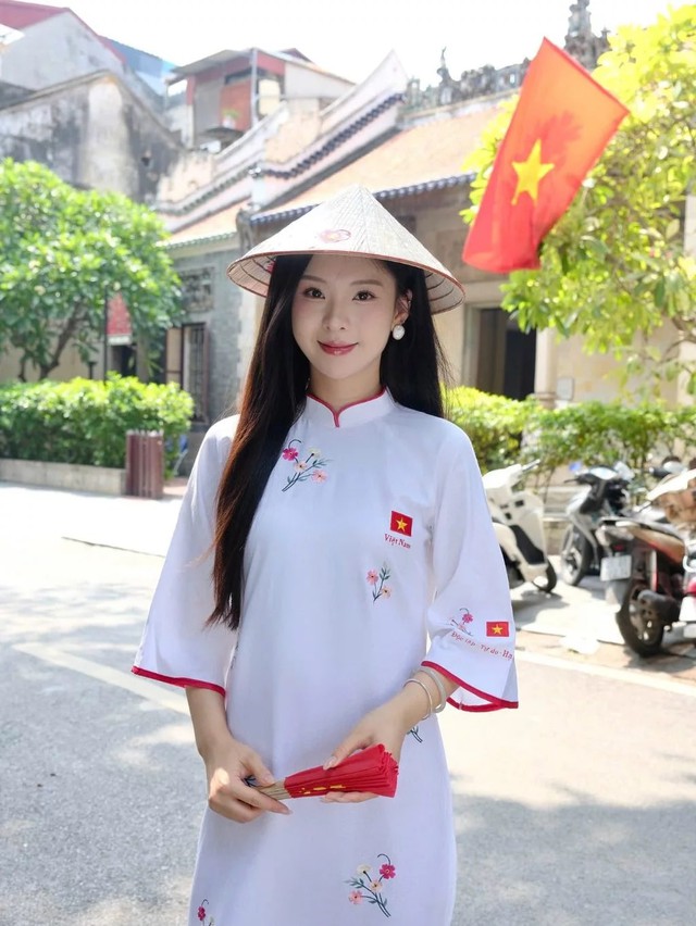 Cờ Tổ quốc, áo in hình sao vàng... "sốt" mọi sàn TMĐT: Chốt đơn là cách nói lời yêu Việt Nam!- Ảnh 14.