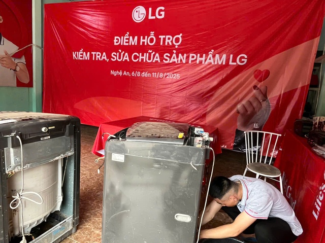 LG hỗ trợ sửa chữa thiết bị điện tử cho người dân vùng lũ tại Nghệ An và Điện Biên- Ảnh 1.