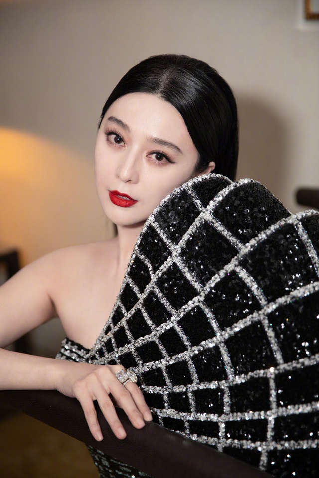 Phạm Băng Băng cũng có ngày này: Đi bán mỹ phẩm ở trung tâm thương mại, muốn gặp mặt phải chi 8 triệu!- Ảnh 2.