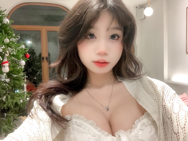 Tung ảnh "chính chủ" đáp trả kẻ mạo danh, nữ nhân viên pha chế khiến dân tình chao đảo vì body quyến rũ, "đỉnh chóp"- Ảnh 4.