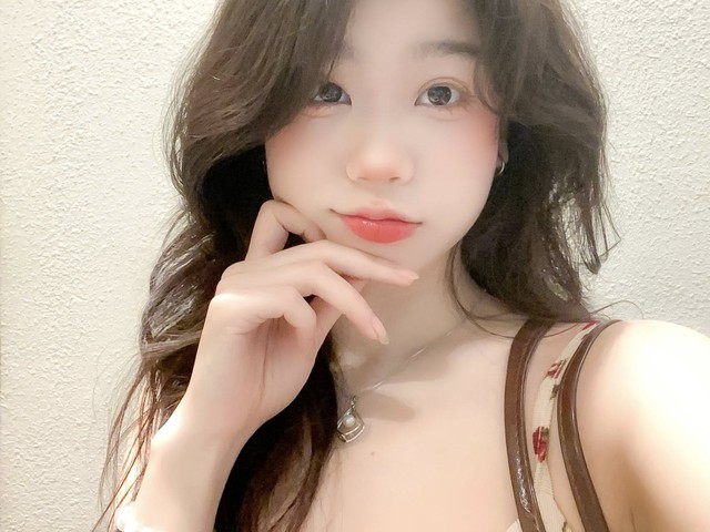 Tung ảnh "chính chủ" đáp trả kẻ mạo danh, nữ nhân viên pha chế khiến dân tình chao đảo vì body quyến rũ, "đỉnh chóp"- Ảnh 3.