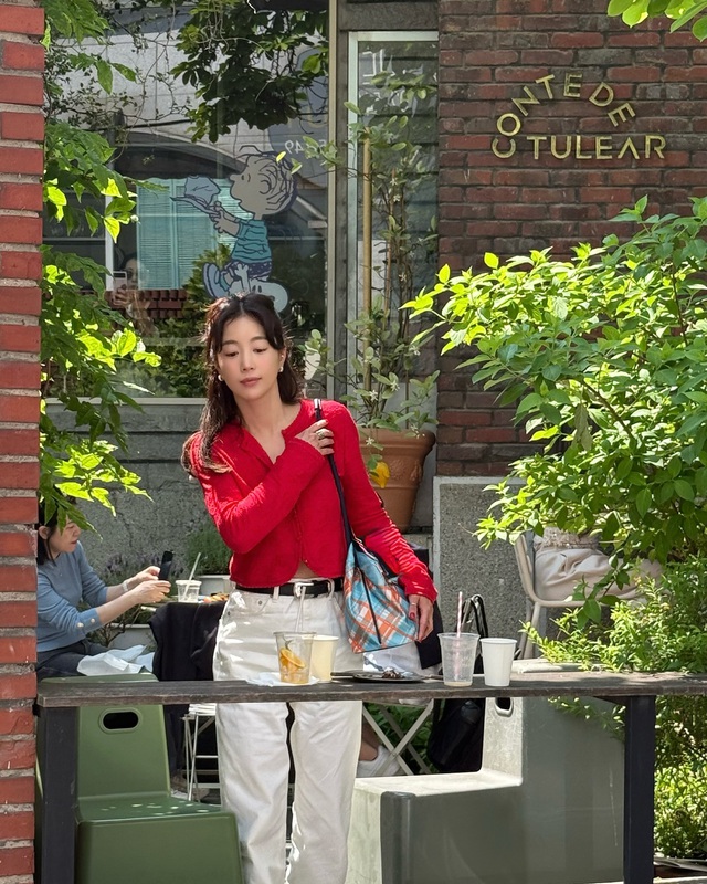 Cao thủ mặc đẹp 42 tuổi gợi ý 10 set đồ sáng màu chuẩn tinh tế, hack tuổi đỉnh cao- Ảnh 7.