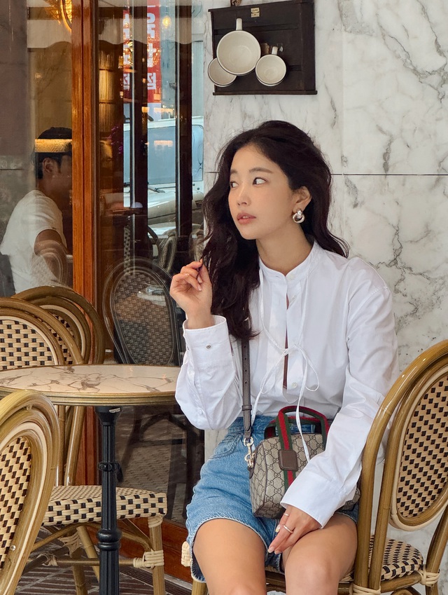 Cao thủ mặc đẹp 42 tuổi gợi ý 10 set đồ sáng màu chuẩn tinh tế, hack tuổi đỉnh cao- Ảnh 3.