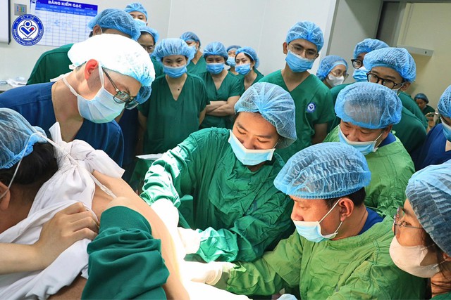Mổ lấy thai cho sản phụ Phú Thọ nặng 178kg, không thể gây tê tủy sống vì lớp mỡ dày hơn 11cm- Ảnh 2.
