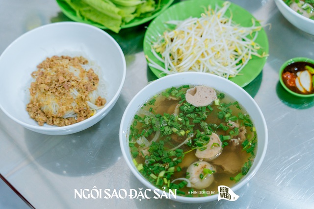 Xách balo về Gia Lai đại ngàn: Ăn phở 2 tô, ngắm rừng thông trăm tuổi và đắm mình trong sắc xanh đồi chè- Ảnh 5.