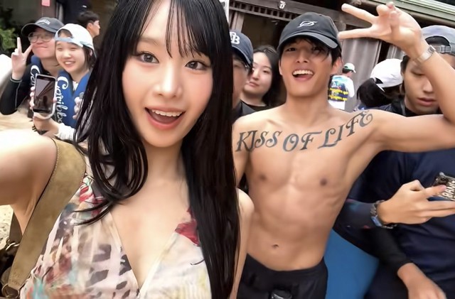 16 triệu lượt xem clip "Lisa thế hệ mới" tranh cầm điện thoại với fanboy, ảnh chung không tin nổi- Ảnh 2.