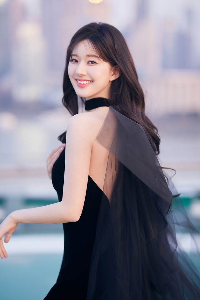 Triệu Lộ Tư của hiện tại ngụp lặn trong scandal.