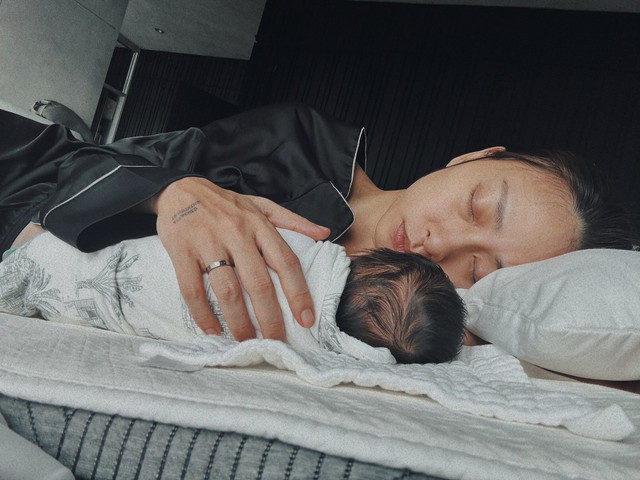 Hành trình "làm bò sữa" của Ngô Thanh Vân: Nhát cắn bé Gạo tặng mẹ và những "cái đầu tiên" đáng nhớ- Ảnh 3.