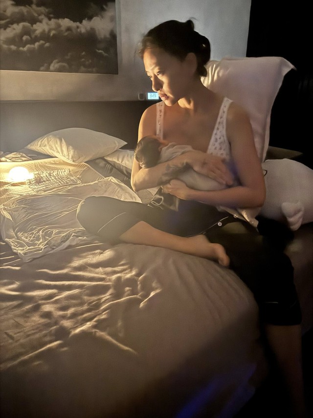 Hành trình "làm bò sữa" của Ngô Thanh Vân: Nhát cắn bé Gạo tặng mẹ và những "cái đầu tiên" đáng nhớ- Ảnh 2.