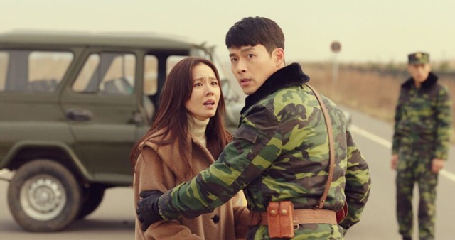 Hyun Bin đỏ mặt tía tai, xấu hổ đến "cạn lời" giữa sự kiện vì Son Ye Jin, chuyện gì đã xảy ra?- Ảnh 4.