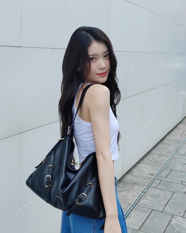 Thiên thần Kpop làm lu mờ Jang Wonyoung: Visual lẫn body đỉnh khỏi bàn nhưng bị gọi là center “giả mạo”- Ảnh 6.