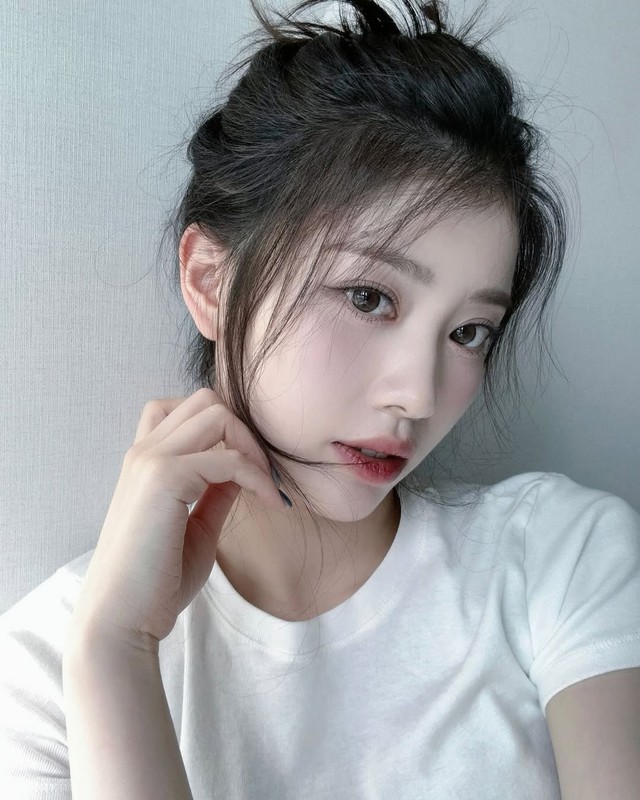 Thiên thần Kpop làm lu mờ Jang Wonyoung: Visual lẫn body đỉnh khỏi bàn nhưng bị gọi là center “giả mạo”- Ảnh 4.
