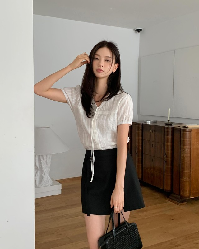 Mặc đẹp quá đơn giản với 10 set đồ đen trắng- Ảnh 8.