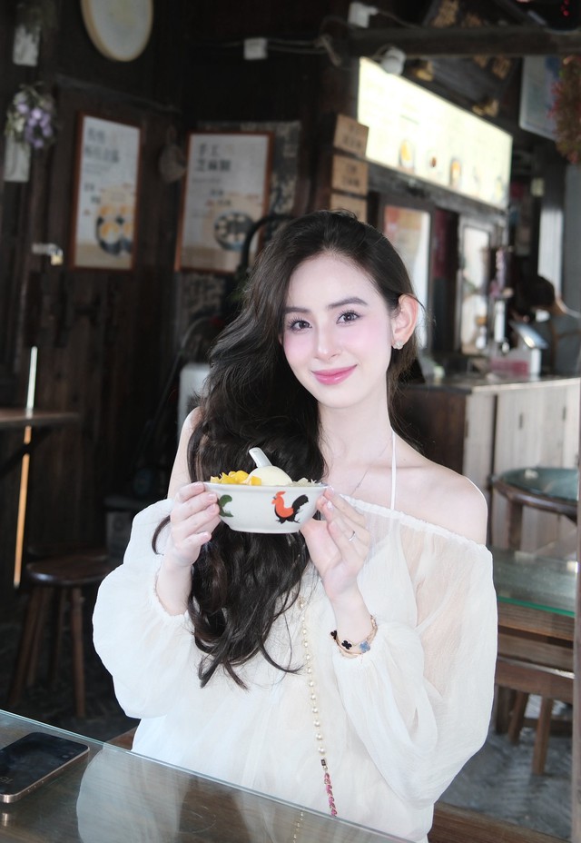 Bão táp của Hương Liên và nhãn dán "dâu hào môn"- Ảnh 1.