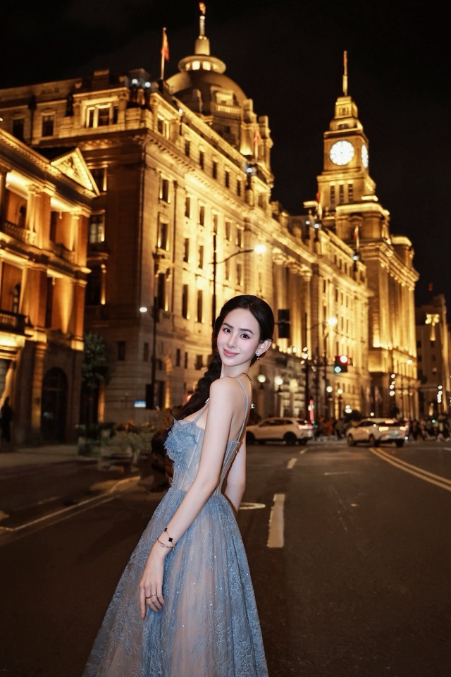 Bão táp của Hương Liên và nhãn dán 