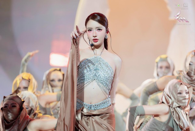Giải mã Chu Kỳ Mới của Bích Phương tại Chung kết Em Xinh: Ẩn ý người cũ, Tăng Duy Tân đến và “chữa lành”?- Ảnh 1.