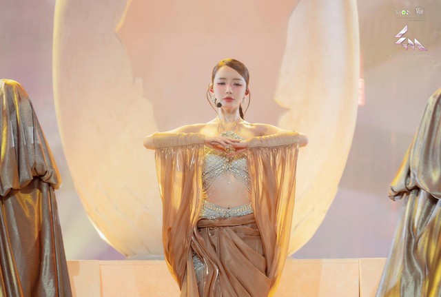 Giải mã Chu Kỳ Mới của Bích Phương tại Chung kết Em Xinh: Ẩn ý người cũ, Tăng Duy Tân đến và “chữa lành”?- Ảnh 5.