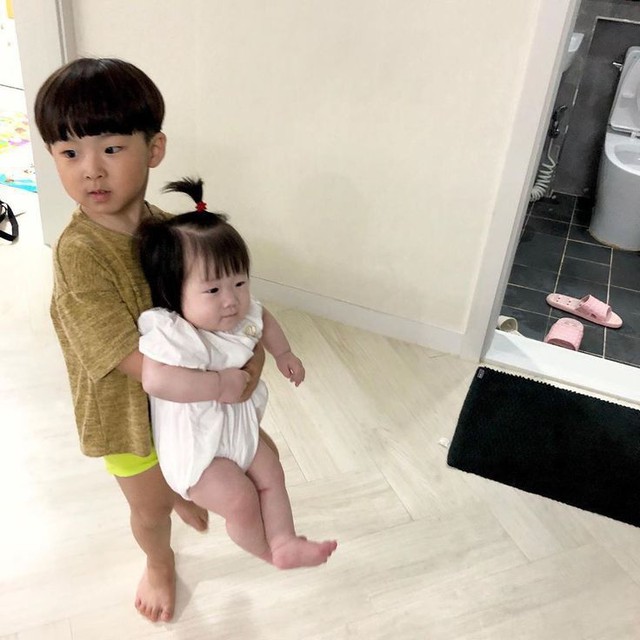 Những hành vi ở trẻ khiến bố mẹ "mệt phờ người" nhưng lại là dấu hiệu cho thấy con rất thông minh, lanh lợi- Ảnh 1.
