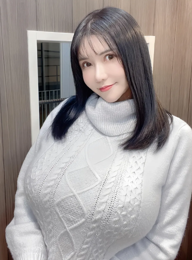 Hot girl nổi tiếng gây sốc khi bán đấu giá nội y, lý do gây bất ngờ- Ảnh 2.
