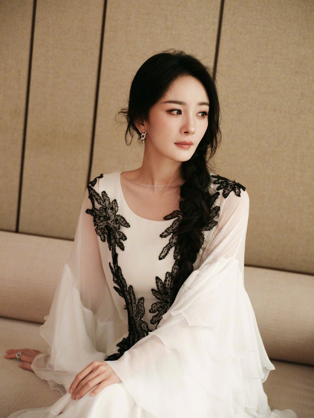 Từ cái tát ê chề đến đế chế 18.000 tỷ: Cú lội ngược dòng ngoạn mục của sao nữ đình đám- Ảnh 4. Từ cái tát ê chề đến đế chế 18.000 tỷ: Cú lội ngược dòng ngoạn mục của sao nữ đình đám- Ảnh 4.