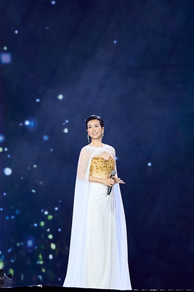 Nữ ca sĩ khiến 50 nghìn khán giả nức nở tại concert Quốc gia, cứ cất giọng là nhiều người bật khóc- Ảnh 4.