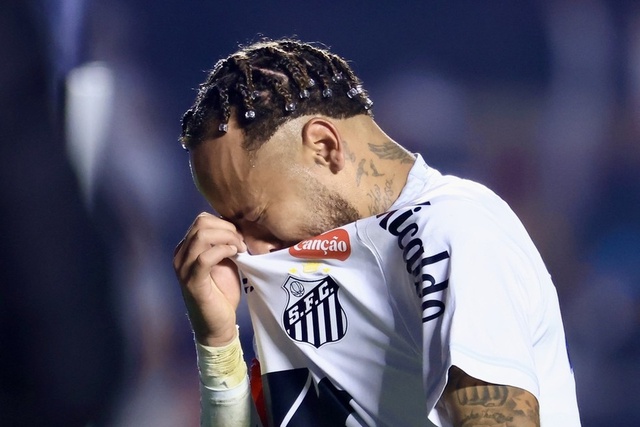 Neymar bật khóc nức nở, CĐV quay lưng la ó- Ảnh 2.