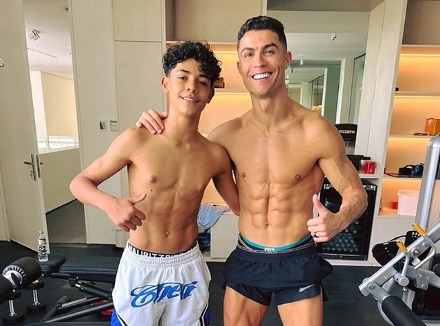 Mẹ ruột của các quý tử, thiên kim nhà Ronaldo là ai?- Ảnh 2.