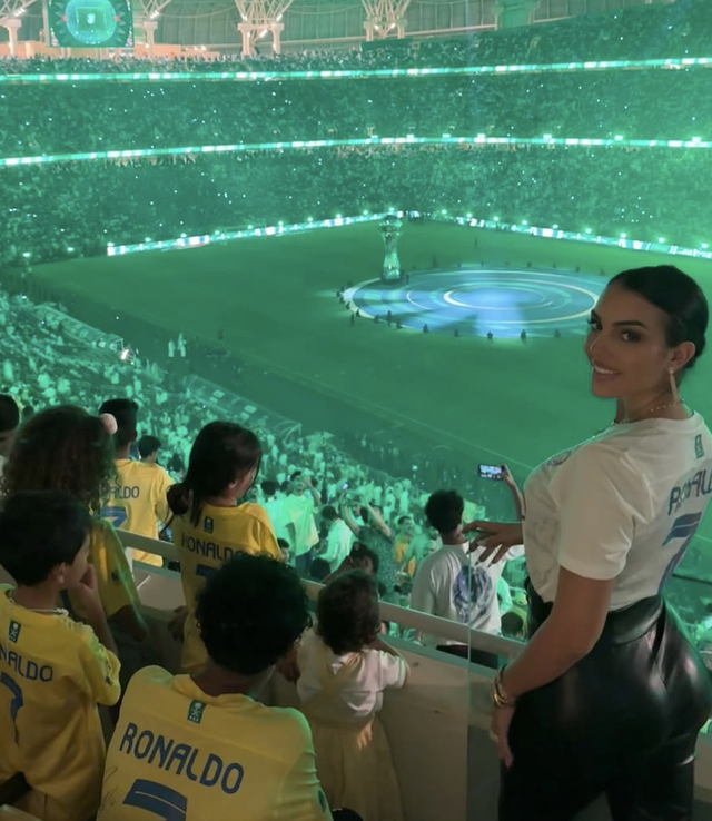 Mẹ ruột của các quý tử, thiên kim nhà Ronaldo là ai?- Ảnh 5.
