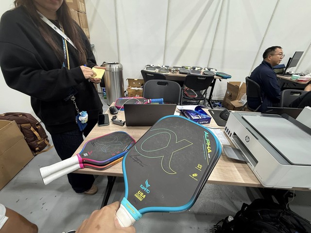 Đoàn Pickleball Việt Nam bị PPA Tour Asia thu hết vợt để làm điều này- Ảnh 3. Đoàn Pickleball Việt Nam bị PPA Tour Asia thu hết vợt để làm điều này- Ảnh 3.