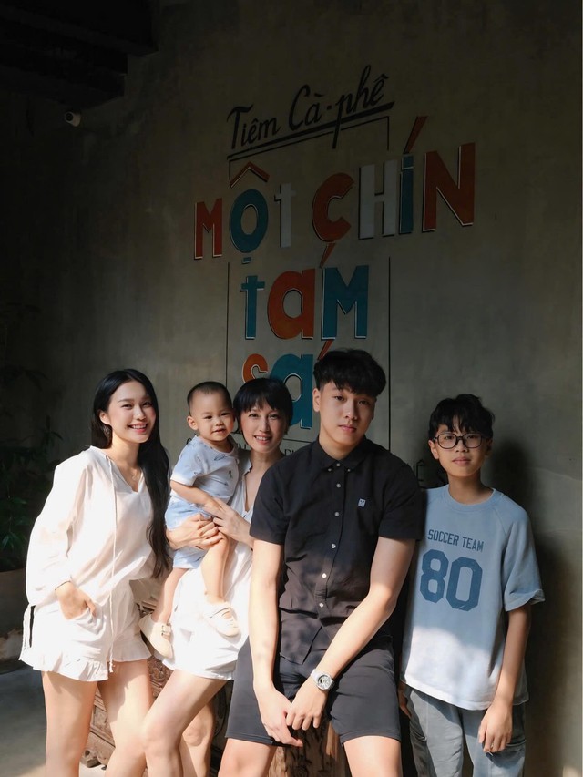 Mẹ vợ hot nhất làng bóng đá lại gây sốt với khoảnh khắc Mẹ vợ hot nhất làng bóng đá lại gây sốt với khoảnh khắc