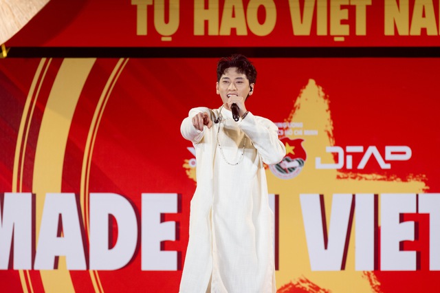Đây chính là album hoành tráng nhất Đại lễ 2/9: Loạt sao hạng A chung tiếng lòng, dàn Em Xinh khóc nấc vì Mỹ Tâm- Ảnh 9.