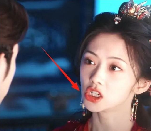 Bộ phim khiến khán giả quay lưng vì nam nữ chính diễn kém, "xào couple" lố lăng- Ảnh 5.