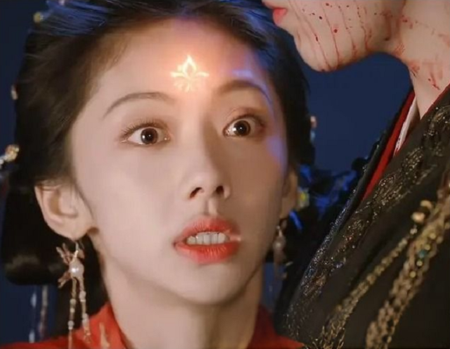 Bộ phim khiến khán giả quay lưng vì nam nữ chính diễn kém, "xào couple" lố lăng- Ảnh 6.