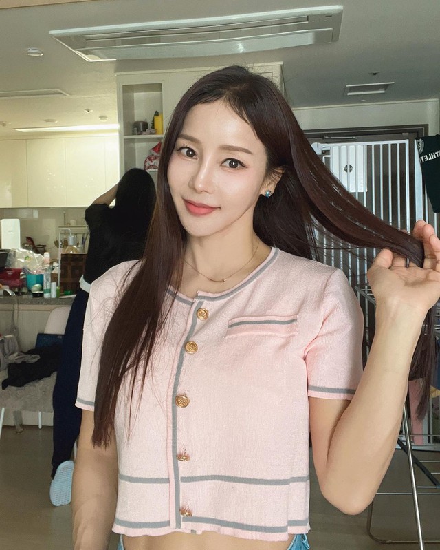 “Bom sex Hàn Quốc” cưới chồng nhỏ hơn cả con giáp, bí quyết gì để U60 nhưng nhìn tươi rói như 20 tuổi?- Ảnh 1.