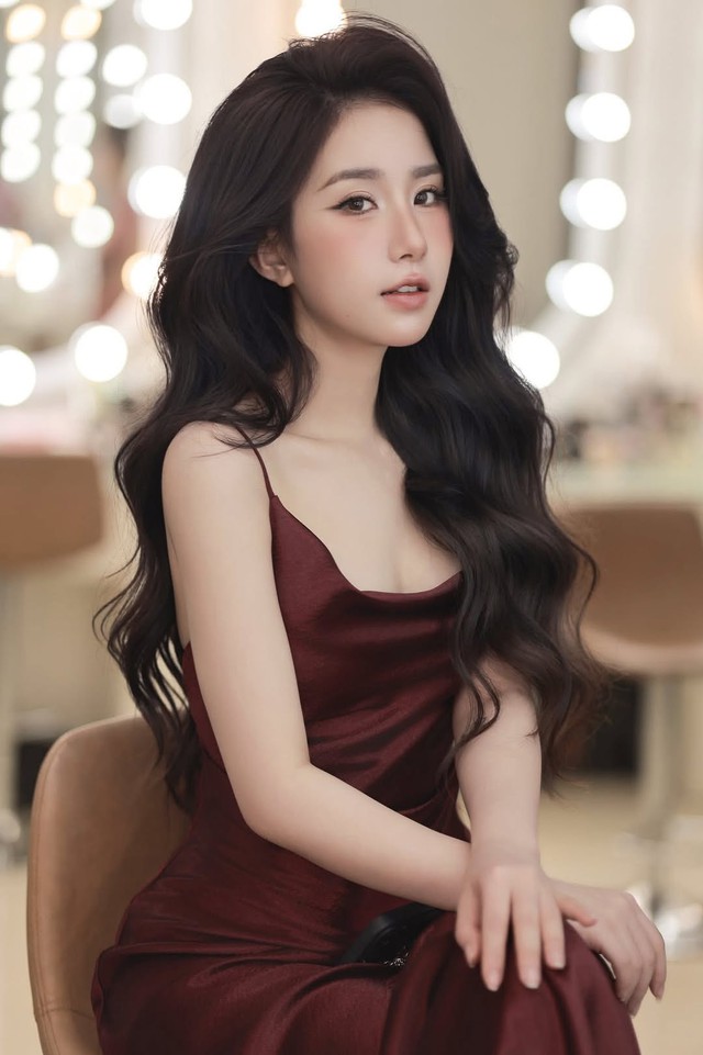 Fan cứng soi loạt hình ảnh nóng bỏng của "vợ quốc dân" Tiểu Hý, nghi ngờ gái xinh "co giãn" vòng 1- Ảnh 6.