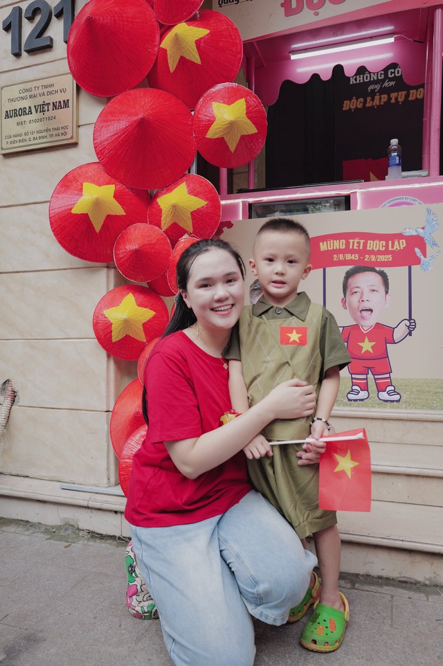Vợ Duy Mạnh, Văn Quyết khoe góc đu concert quốc gia tuyệt đối điện ảnh từ biệt thự 6 tầng mặt phố Hà Nội- Ảnh 5.