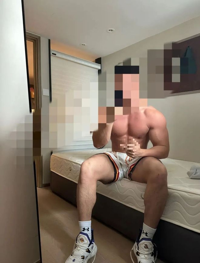 Phát hiện streamer nổi tiếng thường xuyên đăng tư liệu nhạy cảm, dân mạng "mách" công ty quản lý, chính chủ nhận kết đắng- Ảnh 3.