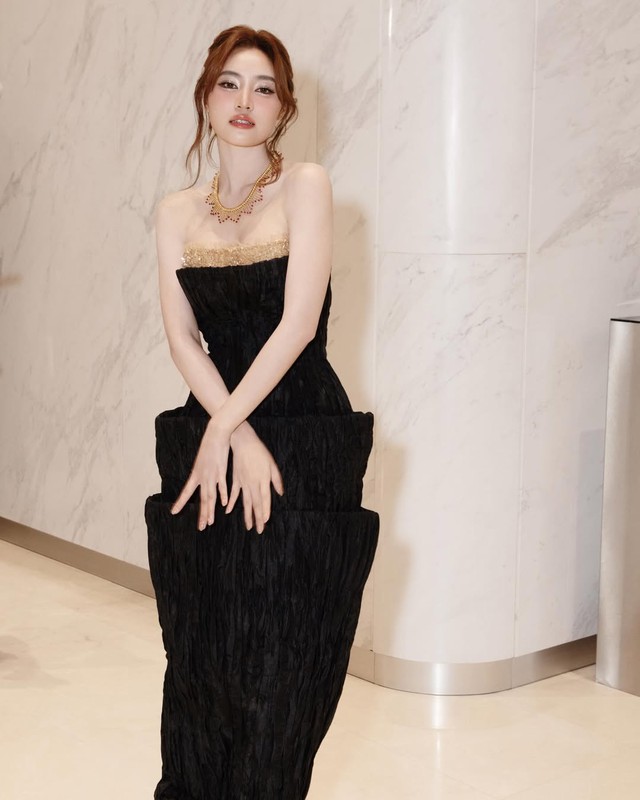 Ninh Dương Lan Ngọc gây sốt tại Thái Lan, visual "chặt đẹp" dàn Hoa hậu khi chung khung hình- Ảnh 2.