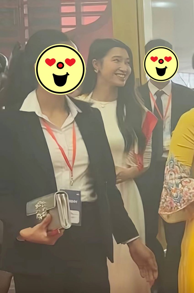 Ảnh hiếm để lộ khoảnh khắc thật của Á hậu Phương Nhi khi xuất hiện cùng nhà chồng tỷ phú- Ảnh 1. Ảnh hiếm để lộ khoảnh khắc thật của Á hậu Phương Nhi khi xuất hiện cùng nhà chồng tỷ phú- Ảnh 1.
