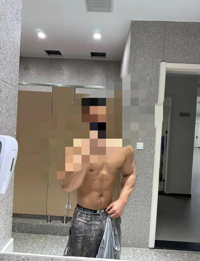 Phát hiện streamer nổi tiếng thường xuyên đăng tư liệu nhạy cảm, dân mạng "mách" công ty quản lý, chính chủ nhận kết đắng- Ảnh 1.