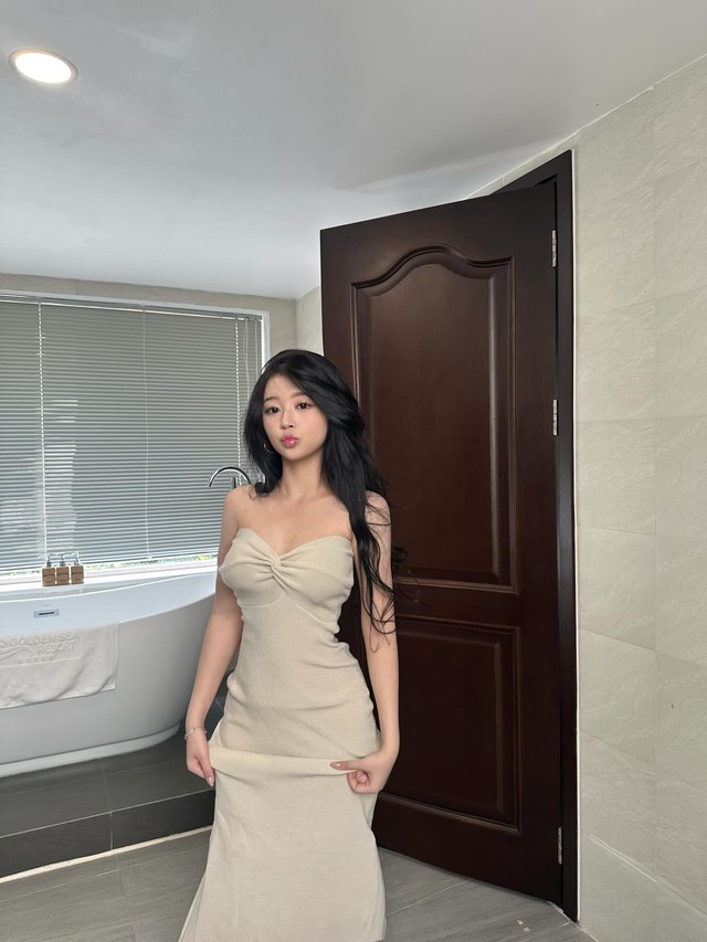 Bất chấp để "sống ảo", gái xinh hơn 1,4 triệu theo dõi có hành động cực nguy hiểm, nhận "bão report"- Ảnh 13. Bất chấp để "sống ảo", gái xinh hơn 1,4 triệu theo dõi có hành động cực nguy hiểm, nhận "bão report"- Ảnh 13.