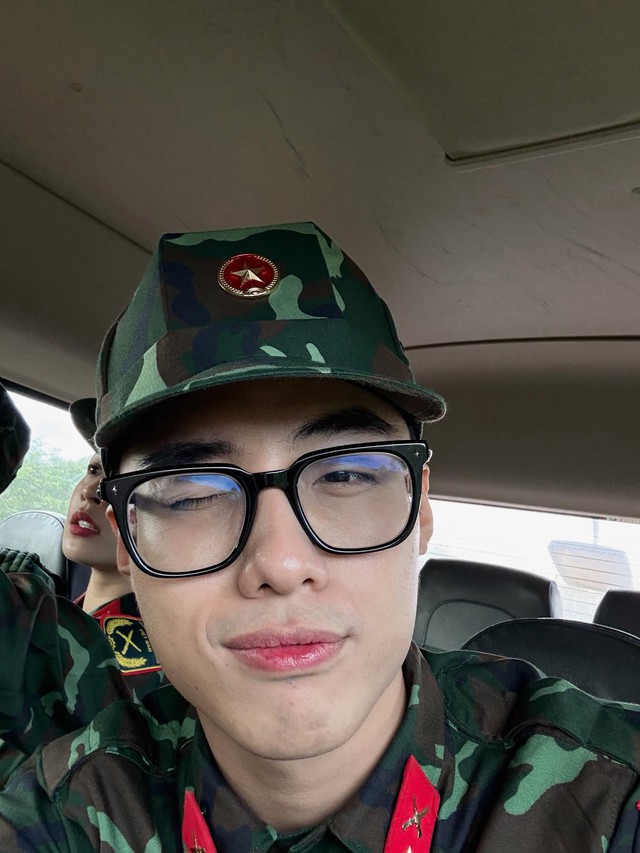 Dàn sao dầm mưa duyệt concert Sao Nhập Ngũ: Kỳ Duyên đọ mặt mộc với Chị Đẹp toàn năng, Chi Pu cực xinh yêu- Ảnh 3.
