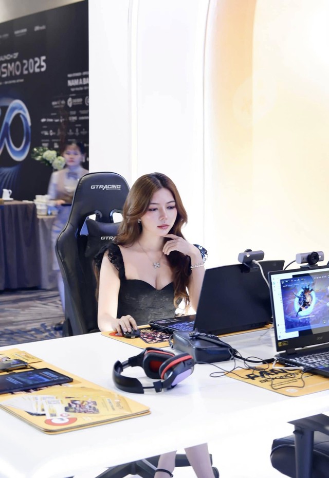 "Ngây người" với màn comeback của nữ streamer kỳ cựu, vóc dáng không tuổi, nhan sắc như tượng tạc- Ảnh 8.