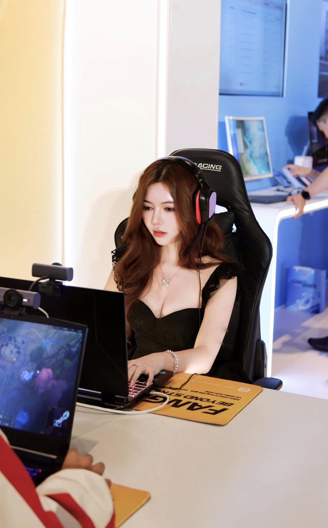 "Ngây người" với màn comeback của nữ streamer kỳ cựu, vóc dáng không tuổi, nhan sắc như tượng tạc- Ảnh 6.