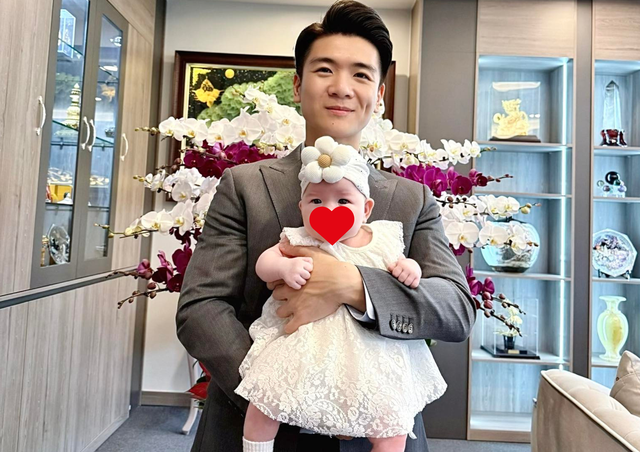 "Bố đơn thân nghìn tỷ" nhà bầu Hiển phong độ đón sinh nhật, visual tổng tài "bỉm sữa" gây sốt- Ảnh 2.