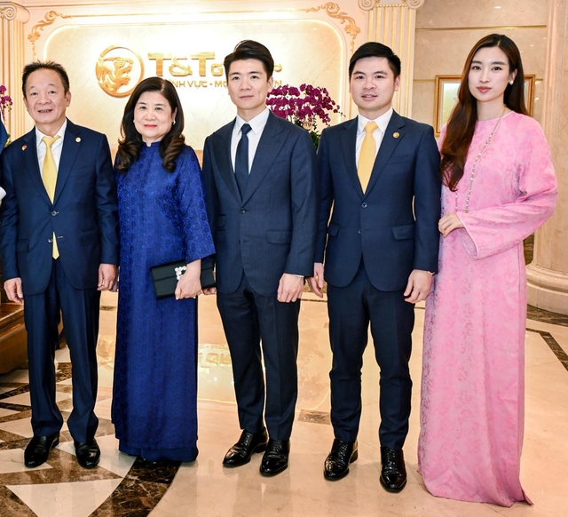 Đỗ Mỹ Linh lộng lẫy đọ sắc cùng dàn Hoa hậu, visual khác hẳn ảnh "cam thường" khi ở cạnh Chủ tịch Hà Nội FC- Ảnh 3. Đỗ Mỹ Linh lộng lẫy đọ sắc cùng dàn Hoa hậu, visual khác hẳn ảnh "cam thường" khi ở cạnh Chủ tịch Hà Nội FC- Ảnh 3.