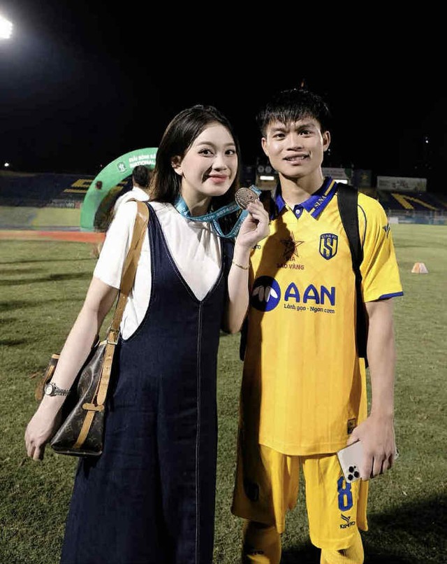 Vợ bầu của Hồ Văn Cường lộ diện- Ảnh 2.